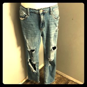 Eunina Boyfriend Crop Holey Jeans